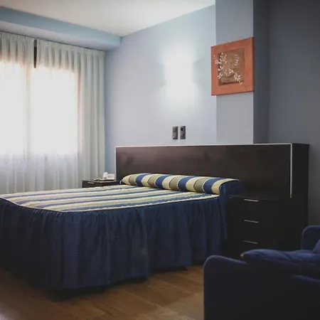 La Bodega 3* 拉·阿尔穆尼亚·多纳·G