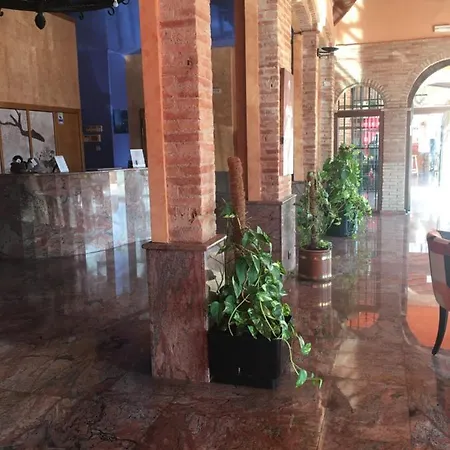 La Bodega 3* 拉·阿尔穆尼亚·多纳·G