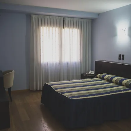 La Bodega 3* 拉·阿尔穆尼亚·多纳·G