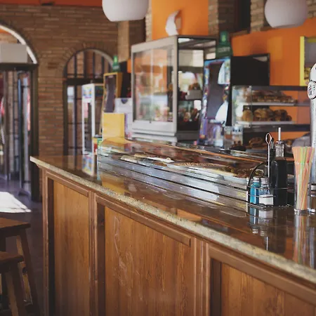 La Bodega 3* 拉·阿尔穆尼亚·多纳·G