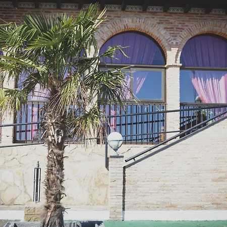 La Bodega 3* 拉·阿尔穆尼亚·多纳·G